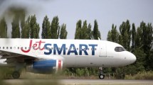 Imagen de Vuelos low cost: aerolínea lanzó pasajes desde $19.300, cómo comprar y precios para Neuquén y Bariloche