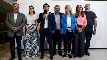 Kicillof con Quintela, Tolosa Paz y Daer, entre otros referentes de UxP. 