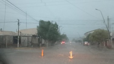 Una imagen de las fuertes lluvias en Valle Medio. 