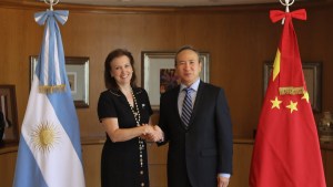 Giro diplomático: Mondino se reunió con el embajador chino y destacó «el principio de una sola China»