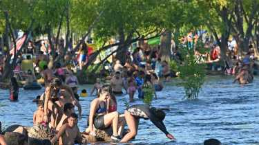 Ola de calor y viento en Neuquén y Río Negro con máximas de 38°C. Fotos: Florencia Salto
