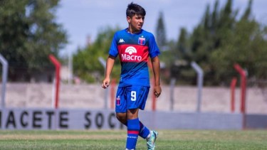 Benjamín Agüero, hijo del exdelantero, dejó Tigre para sumarse a Independiente.