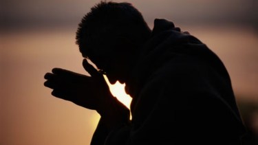 La oración es un espacio de meditación y paz para muchas personas.-