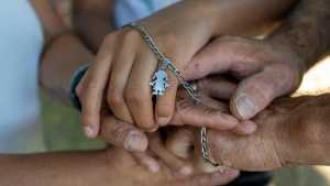 Convocan a familias de Viedma que deseen adoptar a una niña de 5 años
