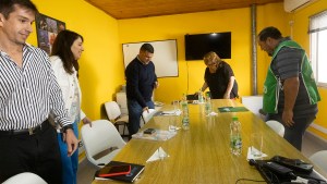 Río Negro inicia la semana con paritarias con los gremios y completa el pago del aguinaldo