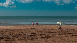 Vacaciones en Necochea: hay promociones para febrero, playas infinitas y estos precios