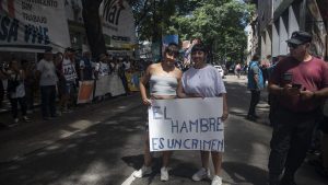 Organizaciones sociales reclaman frente a la Secretaría de Trabajo: piden «un salario mínimo igual a la canasta básica»