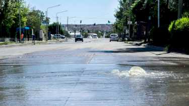 Desborde cloacal sobre calle Saavedra en barrio La Sirena (Foto: Maletti)