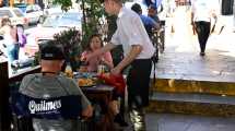 Imagen de Los gastronómicos de Bariloche van por un acuerdo local, con un salario testigo de $615.000