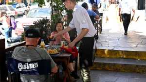 Los gastronómicos de Bariloche van por un acuerdo local, con un salario testigo de $615.000
