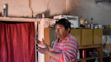 Los vecinos de Sauzal Bonito responsabilizan a la actividad hidrocarburífera por los sismos que causaron daños en sus viviendas. Foto archivo Diario Río Negro
