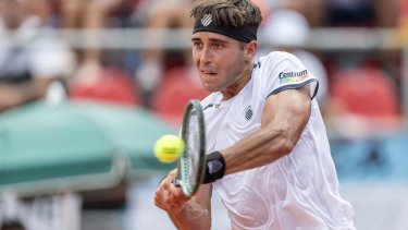 Tomás Etcheverry perdió en dos sets y la serie quedó 1-1 con Kazajistán. 