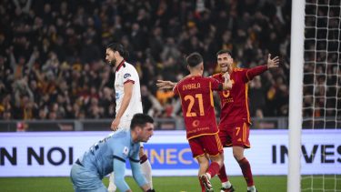 Dybala metió dos en la goleada de Roma ante Cagliari.