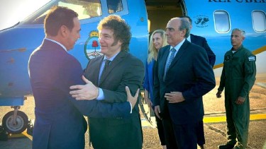 El Presidente Javier Milei viajó el lunes a Corrientes y fue recibido por el Gobernador Gustavo Valdés. (Twitter)
