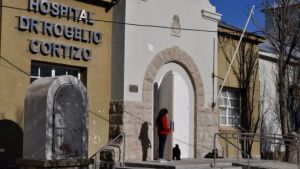 Romina será operada para prevenir el cáncer de útero, pero viajará de Roca hasta el hospital de Jacobacci