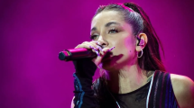 Imagen de María Becerra en la Fiesta de la Confluencia en Neuquén: la letra de «Tatoo» para cantar en vivo