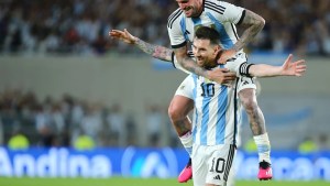 Messi está lesionado y podría perderse los amistosos con la Albiceleste