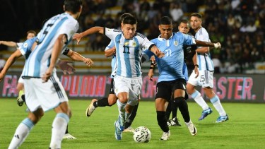 El plantel de Javier Mascherano cerró la fase de grupo del Preolímpico con un empate ante Uruguay. (Foto NA: @Argentina).

