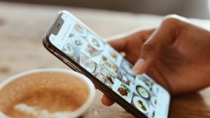 De cara a un año electoral, Meta etiquetará las imágenes creadas con IA que circulen en sus redes sociales