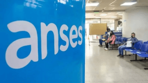 Asignaciones familiares y universales suben un 27,18%: desde cuándo y cuáles son los valores de referencia