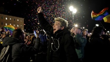 Grecia aprobó el matrimonio igualitario: es el primer país cristiano ortodoxo en aprobarlo