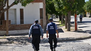 Más presencia policial en la calle, una de las premisas de los municipios del Alto Valle Oeste. Foto: Florencia Salto