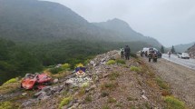 Imagen de Un hombre murió tras caer con su camión al vacío en la Ruta 40 cerca de San Martín de los Andes