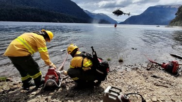 Continúan las tareas para combatir el incendio en Bariloche. Foto: Gentileza. 