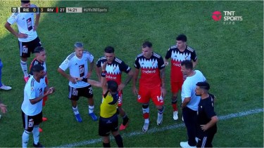La polémica de Riestra - River tuvo al VAR como protagonista.
