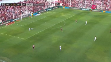 El insólito error de Manuel Roffo le dio el triunfo parcial a Independiente. 