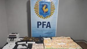 Secuestraron marihuana y cocaína en un allanamiento en Roca: hay un detenido
