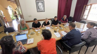 Paritarias en Neuquén: ATE y Viales llevarán a votación la nueva oferta del Gobierno, los docentes van al paro