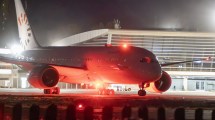 Imagen de Video: El avión de Enrique Piñeyro que llevó refugiados de Ucrania pisó Neuquén y Bariloche: a qué vino