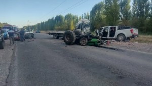 Choque sobre Ruta 7 en El Chañar: el chofer fue dado de alta, hay dos heridos internados y dos muertos de 25 y 26 años