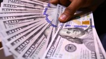 Imagen de Dólar hoy: el blue estiró la baja y los financieros subieron, a cuánto cotizaron este viernes 19 de abril