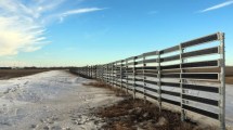Imagen de En Estados Unidos diseñan vallas para generar energía solar y contener la nieve