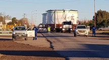 Imagen de El tránsito de tres rutas de Neuquén se ve afectado por el traslado de un camión petrolero