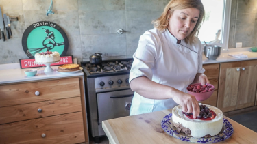 Conocé a Victoria, la pastelera que se enamoró de San Martín de Los Andes y se quedó para siempre