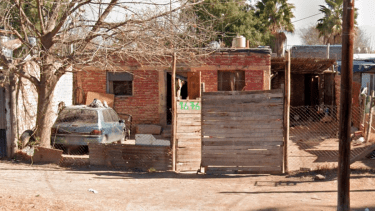 La víctima fue asesinada en su casa. 