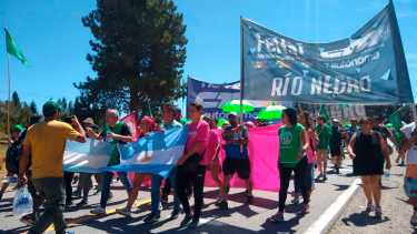 Las organizaciones suspendieron las dos columnas de la marcha por la soberanía hacia Lago Escondido. Archivo