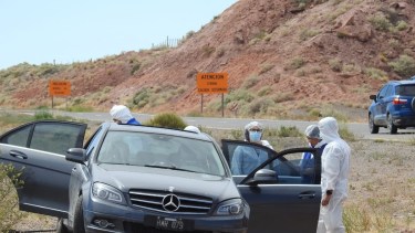 Encuentran muerto a un joven en un auto abandonado en la Autovía Norte de Neuquén: qué se sabe. Foto Rodrigo Ramírez