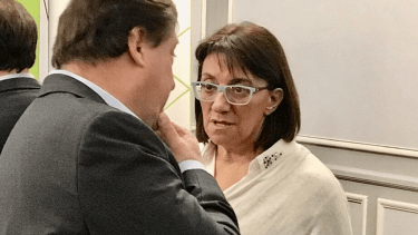 La senadora Mónica Silva  y el gobernador Alberto Weretilneck.  