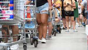 Un supermercado de Neuquén multado por una cifra millonaria: mostraba ultraprocesados en las cajas