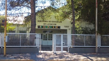 Alumnos de la escuela rural Romagnoli arrancaron las clases con problemas de transporte y dos meses después volvieron a cortar el servicio. 