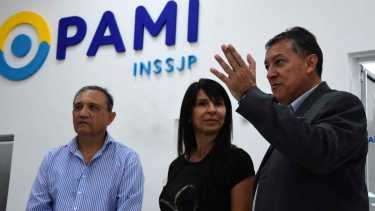 Carlos Montenegro (der) fue designado en febrero con el respaldo de la diputada Villaverde y el legislador Domínguez. Archivo