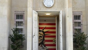 Una actriz porno estadounidense que defiende a los palestinos visita Irán