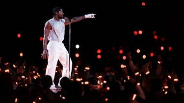 Usher en el Super Bowl.