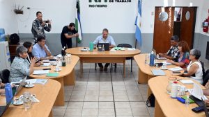Licencias, paros y un tuit fresco de Weretilneck puesto a prueba