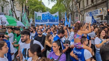 Paritarias de Bancarios: el sueldo inicial ya se ubica por arriba del millón, cuánto cobrarán en abril