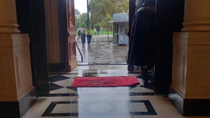 Lo que dejó el temporal de lluvia en Buenos Aires: cataratas en la General Paz y “mini inundación” en Casa Rosada
